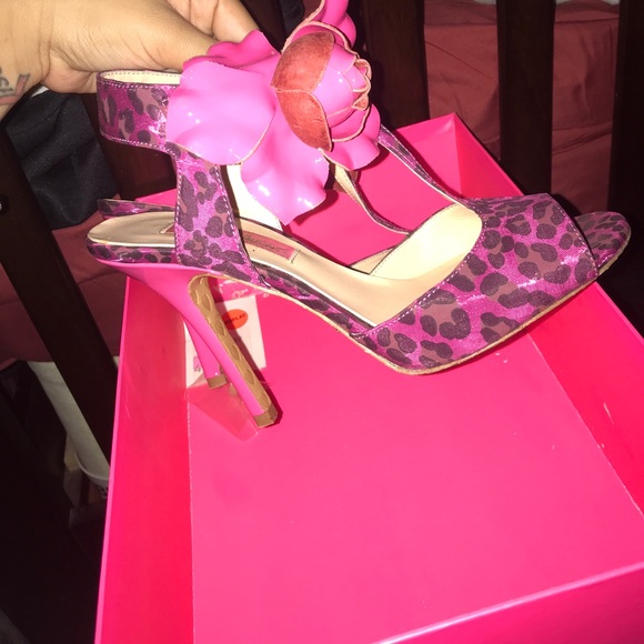 Heels - Picture 4 of 4